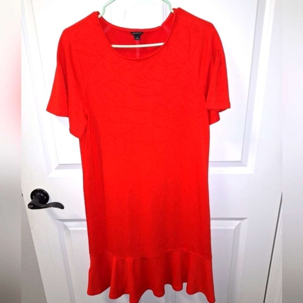 An Ann Taylor red short sleeve t-shirt midi dress in a size medium. EUC